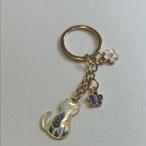 Charming Gold Cat Keychain with Floral Accents